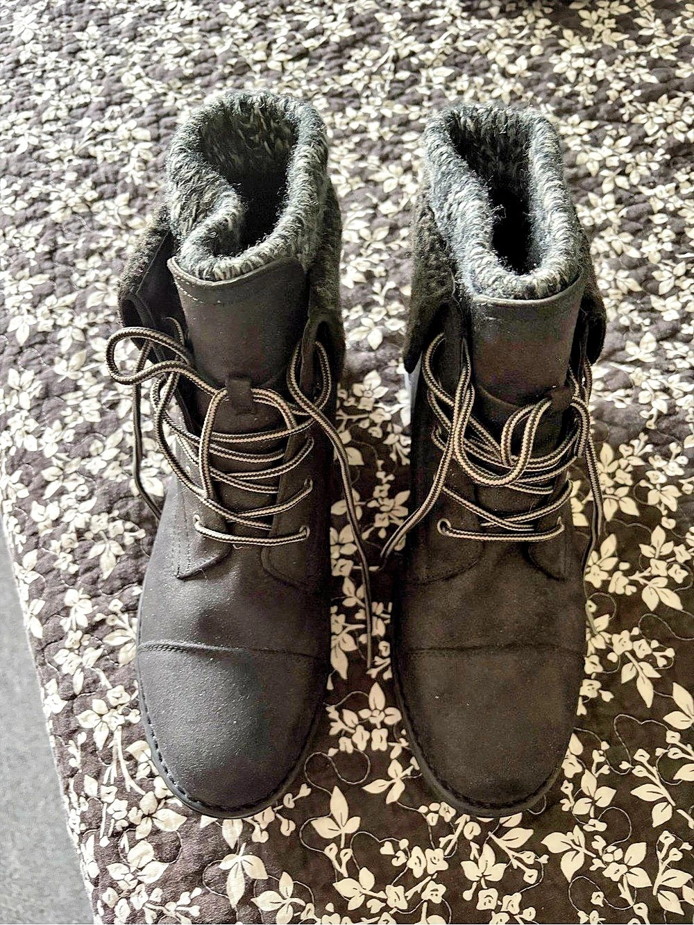 Cliffs White Mountain Women’s Winter Boots in Black. Size 11W